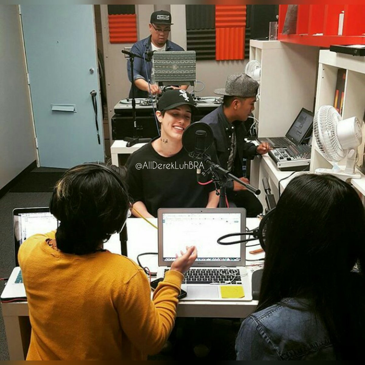 AllDerekLuhBRA's tweet photo. Derek Luh concedendo sua entrevista para a @TrakLifeRadio no @TheLayoverShow #TheLayoverShow #TraklifeRadio https://t.co/Bcc2cvIakR