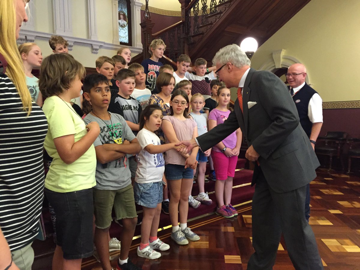 QldGovernor's tweet photo. After presiding at Executive Council, welcomed students from #Maclean Public School in northern NSW touring #QldParl https://t.co/wwPMPPKBOY
