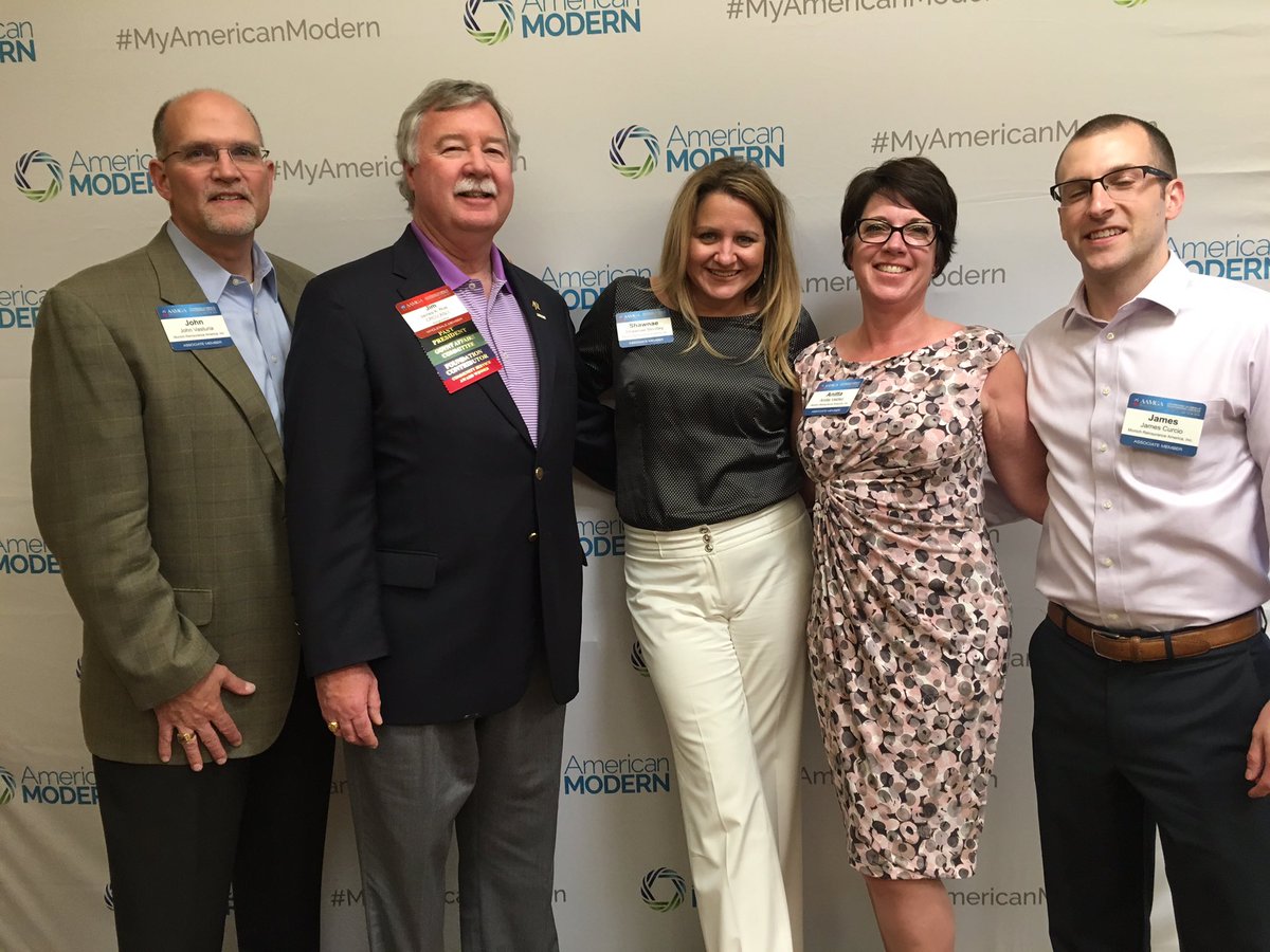 0986Ralph's tweet photo. A pause between meetings #AAMGA2016 @MunichRe_US @Americanmodins https://t.co/BfpAM3RpaR