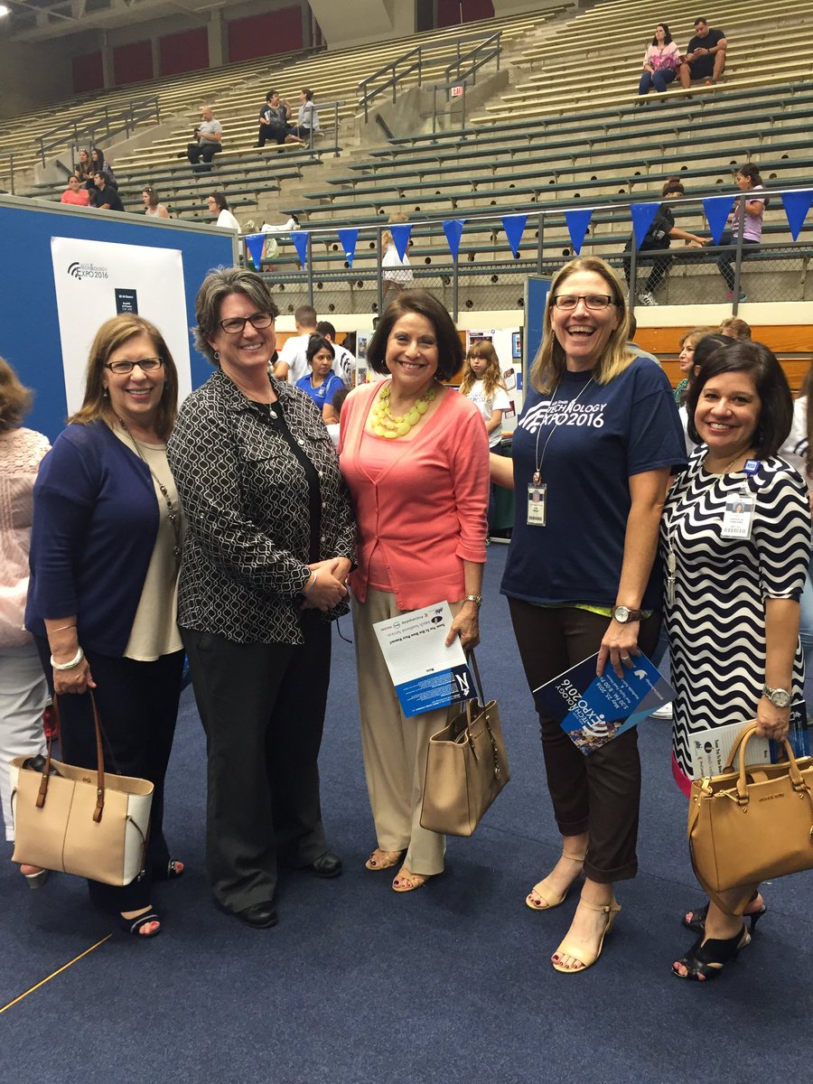 Getting ready to hit the #nisdtechexpo floor! <a href="/dataqueen21/">Linda Zarakas</a> <a href="/deonnakdean/">Deonna Dean</a> @LmoraLinda <a href="/NISDLori/">Lori C. Jones</a> <a href="/Pattisanchez14/">Patricia Sanchez</a>