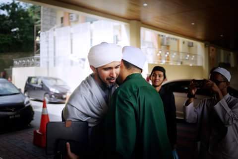 UhktyM's tweet photo. Carilah sahabat yang mampu mengingatkan kamu pada Allah.💕 -Habib Ali Zainal Abidin Al Hamid- https://t.co/363HEb5vRD