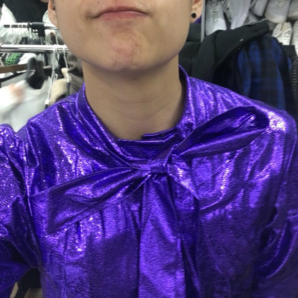fxjsoxj's tweet photo. you stop bc it doesnt suit you @amdrogynous https://t.co/JwKTIeKtYk