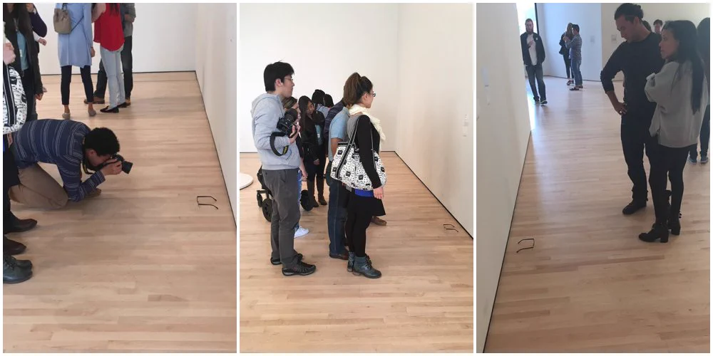 イタズラで美術館の床にメガネを放置した結果ｗｗ大変なことになりましたｗｗｗ