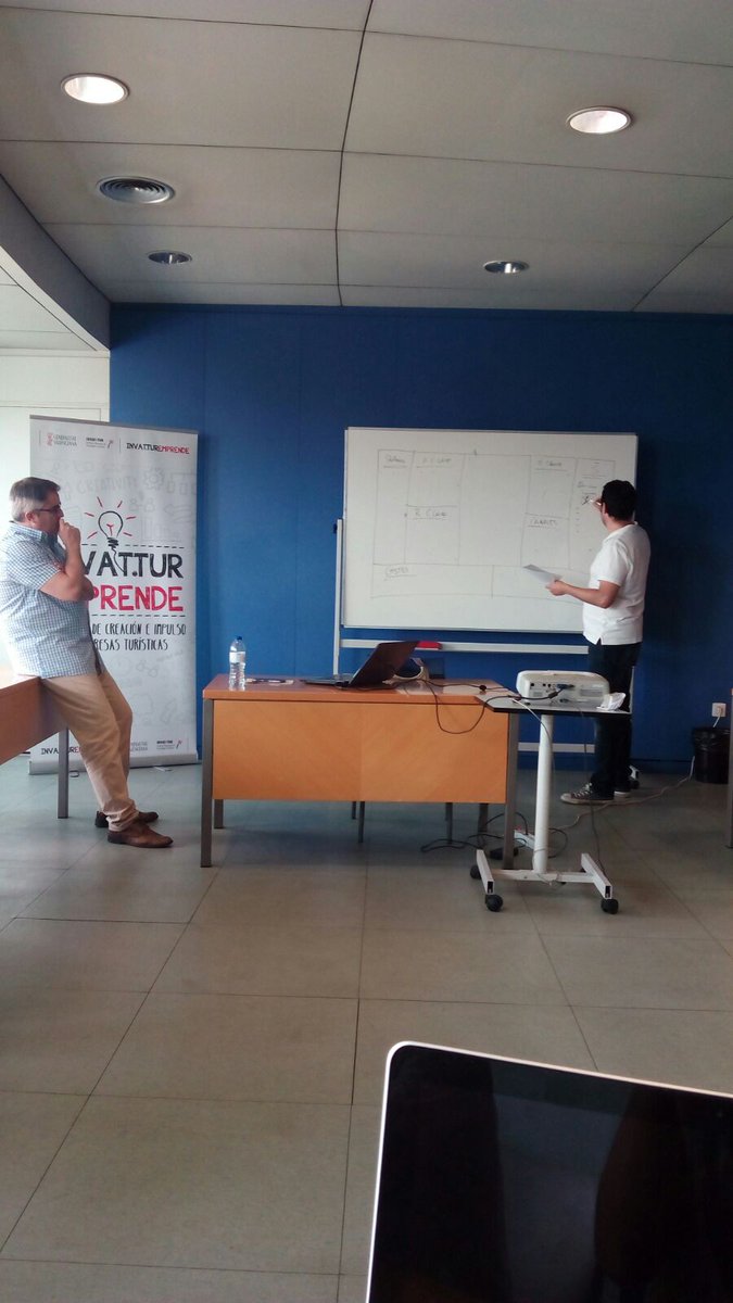 Analizando el modelo de negocio con <a href="/jsobejano/">Juan Sobejano</a> en @_invattur . @ensantor <a href="/myspanishparty/">My Spanish Party</a>