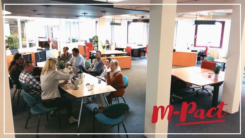 Vandaag voor het eerst aan de koffietafel op onze gloednieuwe werkplek binnen <a href="/HUBtwente/">HUBTwente</a> !