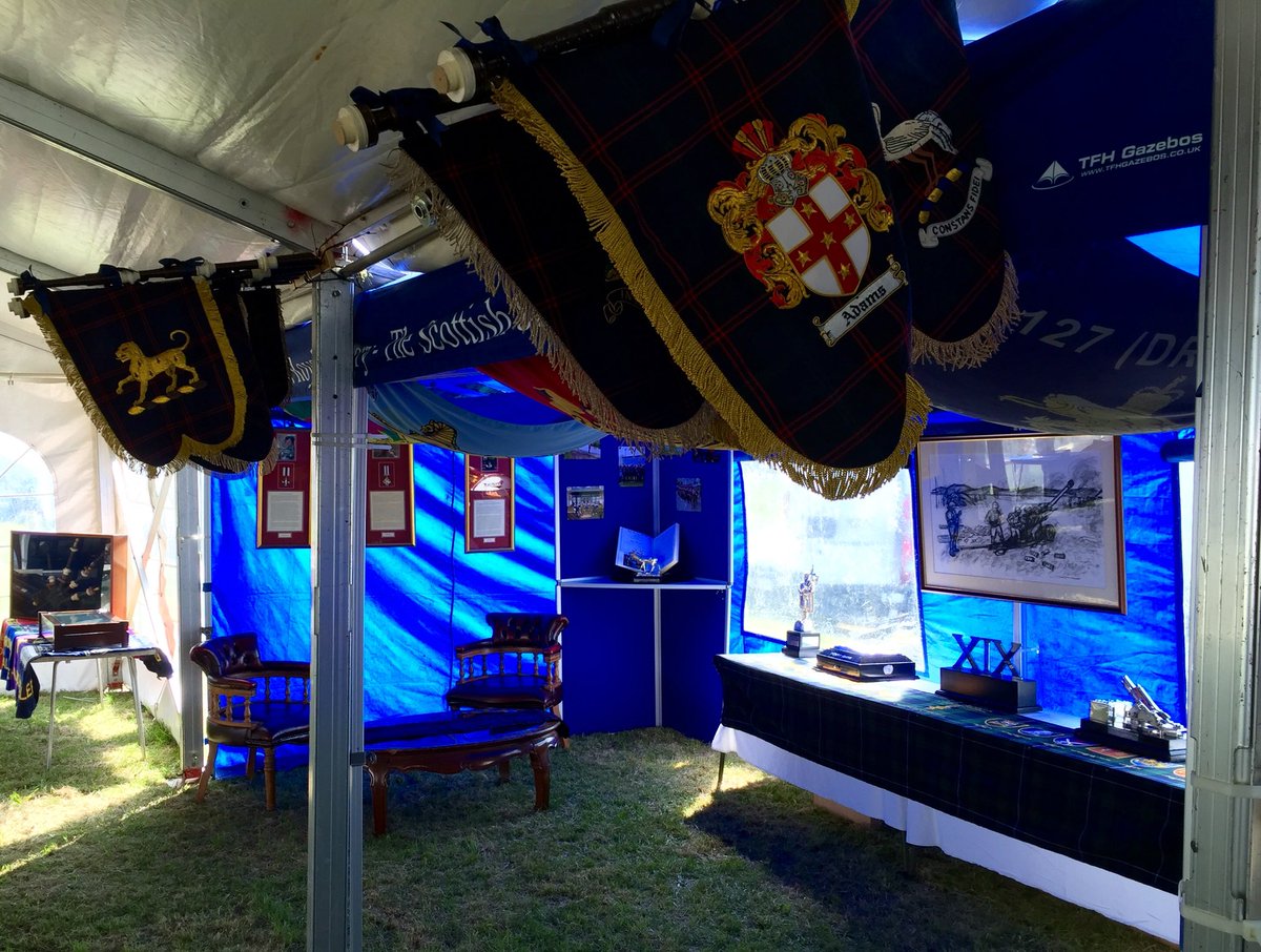 The pipe banners are up, the crowds are arriving and the weather is glorious. #U300 #RA300 @Ubique300