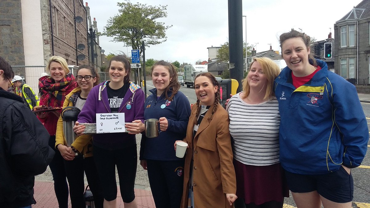 Some of wonderful <a href="/ausatweet/">Aberdeen University Students' Union</a> sabbs (old &amp; new) bringing coffee&amp;cake to <a href="/aberdeen_ucu/">Aberdeen UCU</a> picket #solidarity #fairpayinhe
