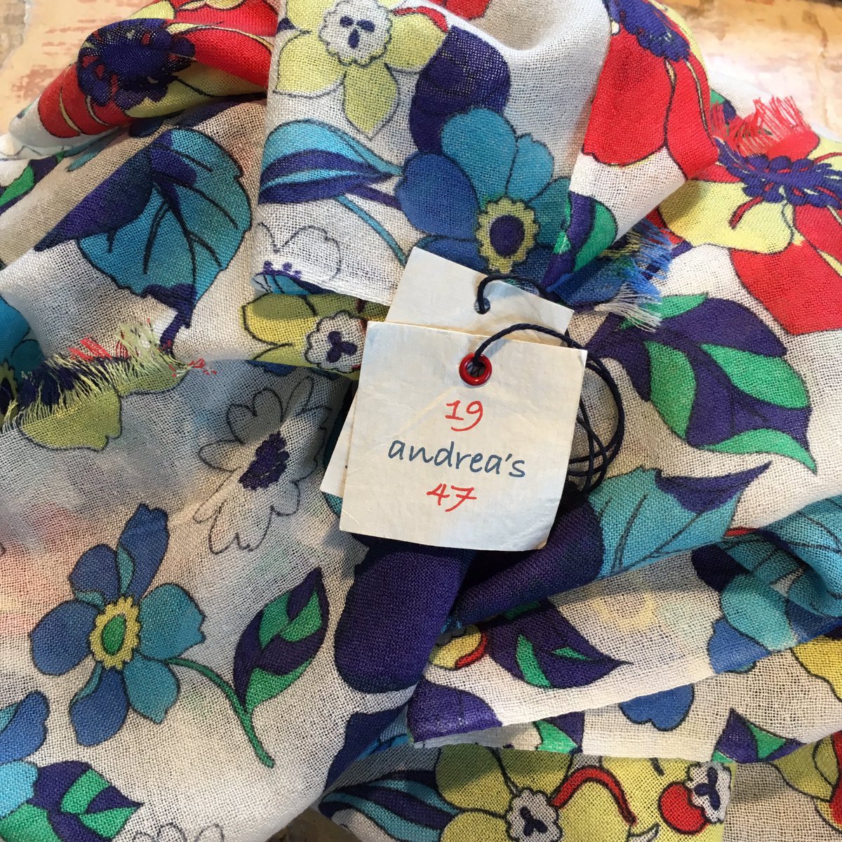 L'inizio di una nuova collaborazione con <a href="/19andreas47/">19 Andrea’s 47</a> e le sue coloratissime sciarpe.

#cachemire #Prato