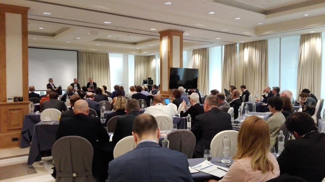 #EUROMATGS2016 discussing coin-op &amp; cash vs electronic payment