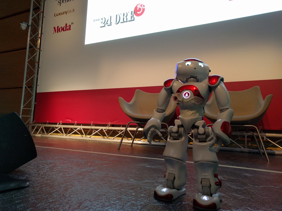 Gruppo24ore's tweet photo. Nuove frontiere relazione cliente: con Meardi @PwC_Italia sul palco del #Luxury2016 del @sole24ore il robot Martin https://t.co/F69ScErQXs