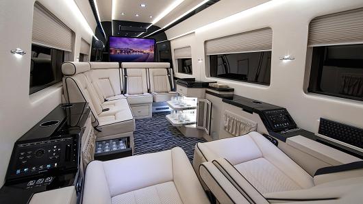 jetlogic's tweet photo. WOW you can now get a #privatejet in the air and on the road https://t.co/tJe2UDNkUy #JetVan #bizav https://t.co/qHtWkmysHi