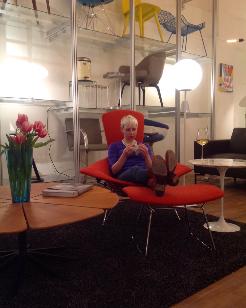 ZINCDETAILS's tweet photo. Home away from home sometimes! Welcome back @kellyed! #knoll # #richardschultz https://t.co/uBazoBkBSN