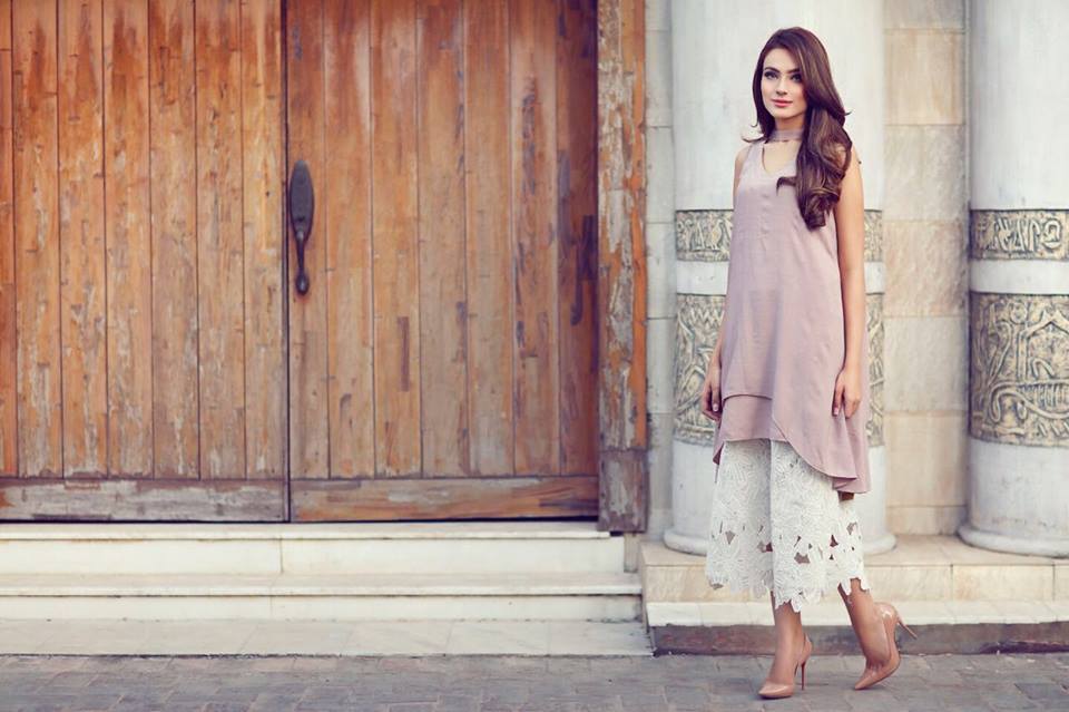 remaluxe's tweet photo. #AlyzehGabol matches up a taupe choker neck top and lace culottes from the #RemaShehrbano S/S 16 collection. https://t.co/POmE3OjuhF