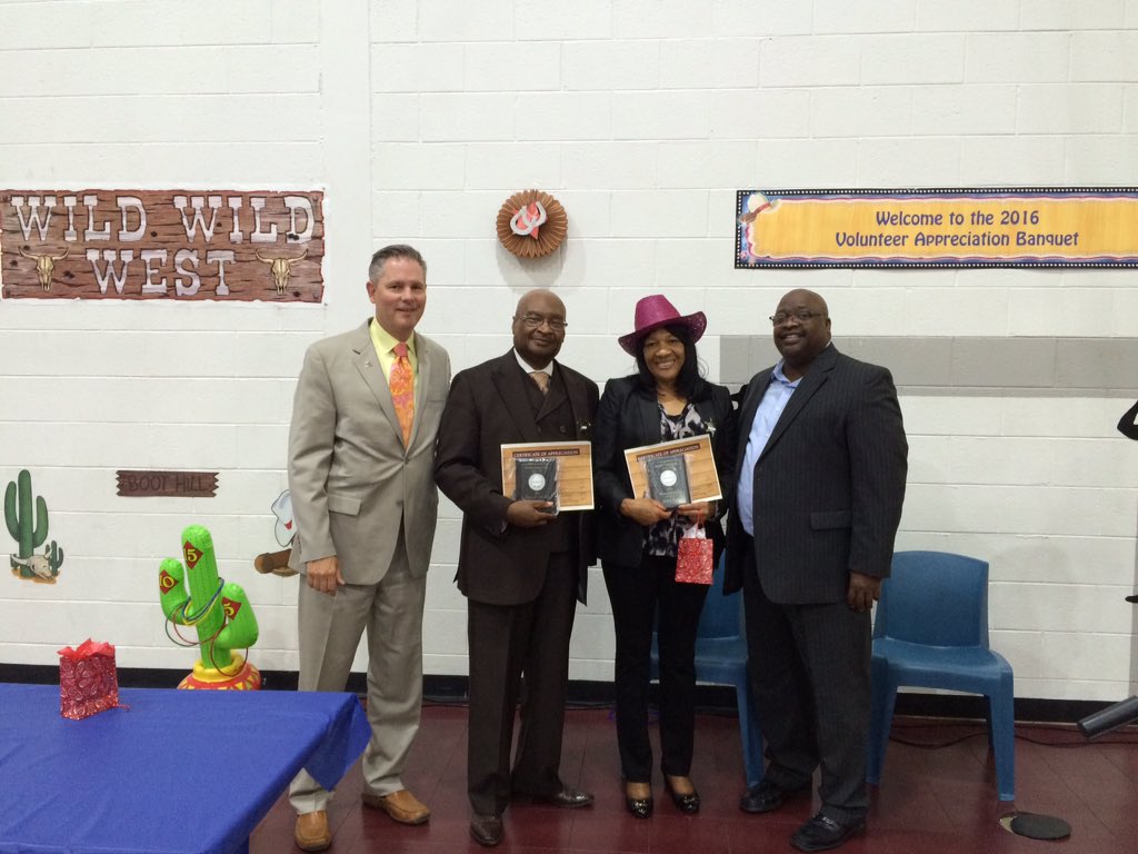 SteeceKris's tweet photo. Thanks to Macomb Correctional Facility 2016 Volunteers of the yearTom Adams &amp; Jessica Taylor
#ChanceForLife@MDOCCFA https://t.co/B6JRSgfa7p