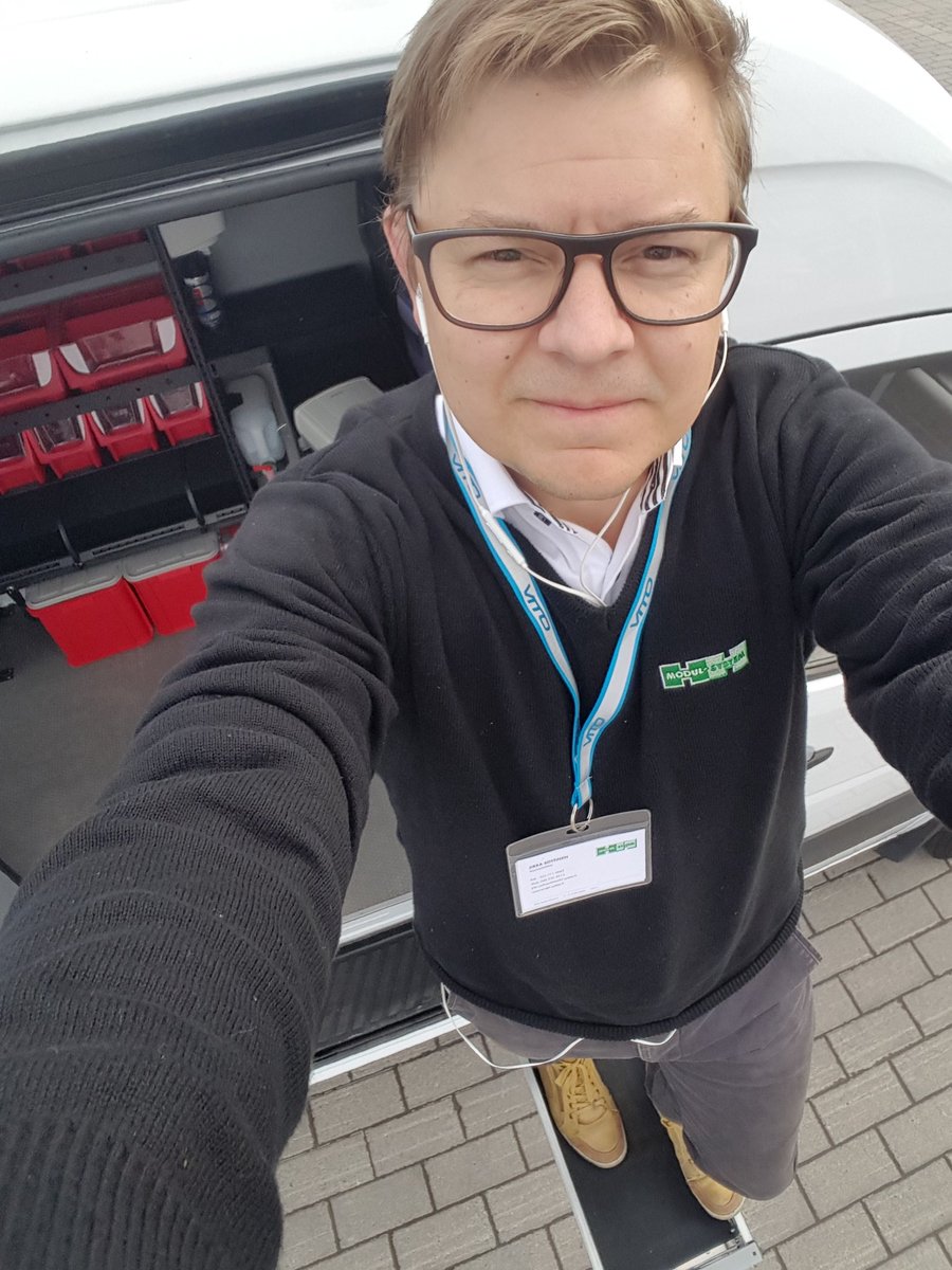 ModulSystem_FI's tweet image. Things are looking tough at the top of our extra-long drawer unit here at the #pote16 #modulsystem
