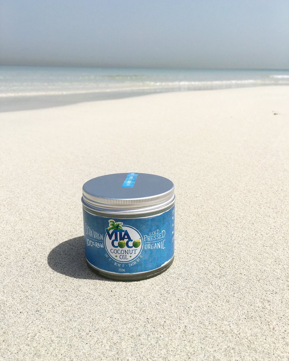 Let's talk about Coconuts 🌰 Blog post up. My love for coconut oil 💙 #coconutoil #beauty #vitacoco #🌴 #🌰 Link in Bio