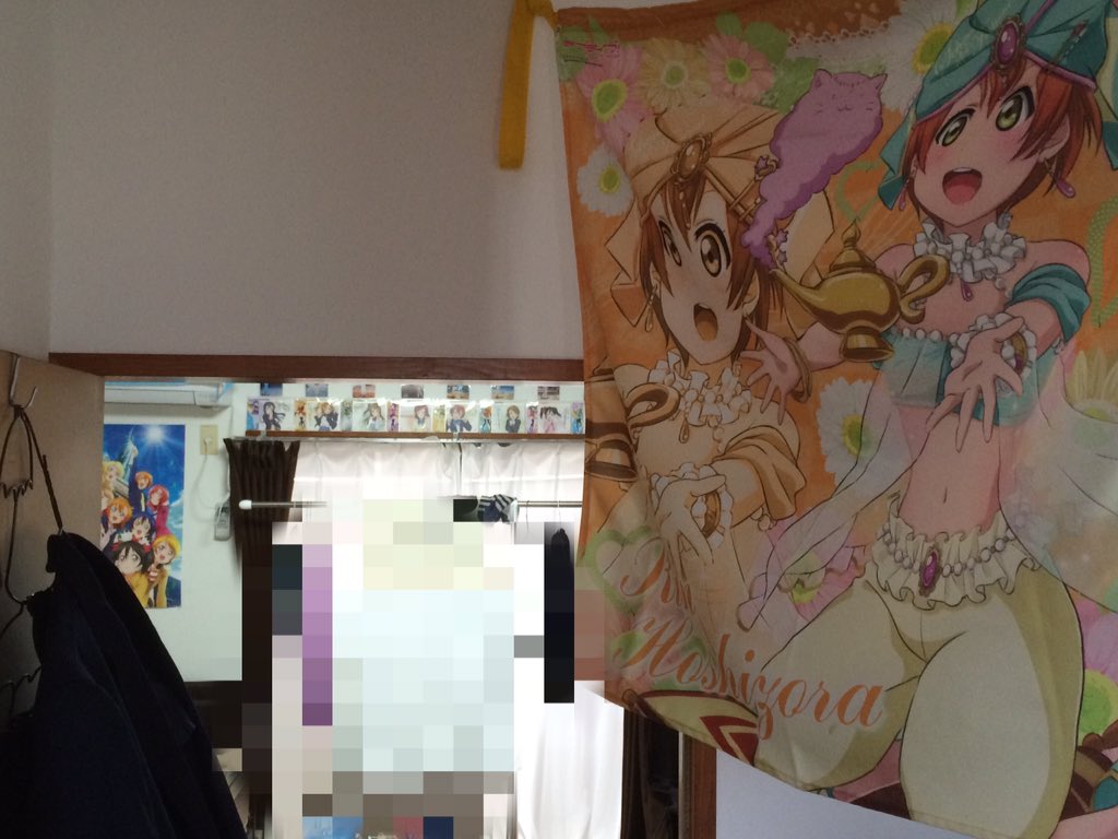 StarSkyRL's tweet photo. これがスクフェス感謝祭終わりで強化したマイハウスです
ラブライバーはぜひ招待したいねww
1枚目は玄関からの景色
2枚目以降は部屋の各壁です
生活感出る所は消しましたww
多分凛ちゃんのエプロンはもうちょっと配置考えるかなー？ https://t.co/NZfkW4IFmR