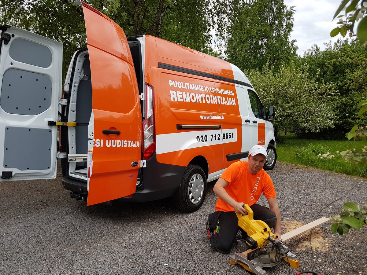 FinelloFIN's tweet photo. Tuore asennusauto sai kylppäriasentajalta kiitettävän arvosanan. #työvälineet #kylpyhuoneremontti #finello https://t.co/Xw1pIKOD0E