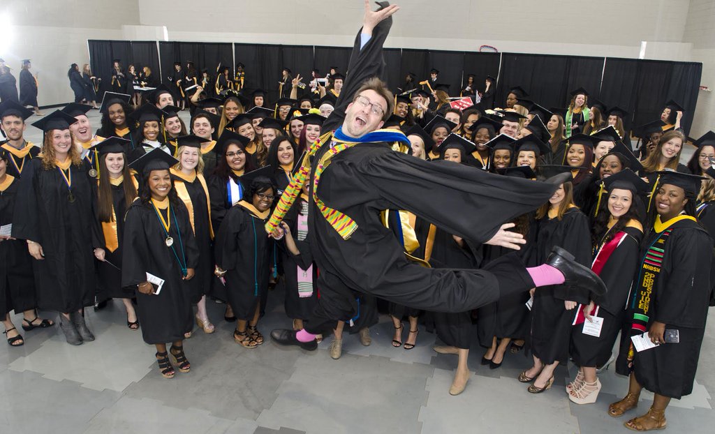 VCUQatar's tweet photo. #tbt @VCUSocialWork's graduation in Richmond on May 14 2016. Photo from @anewmark #VCU2016 #vcussw2016 #picoftheday https://t.co/9KvHMYkdXF
