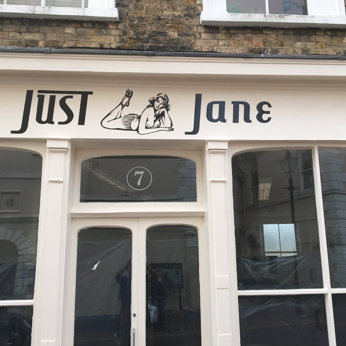 Justjanevintage's tweet photo. Evan (sign writer) what a quality job !! https://t.co/vqcmH4yWey