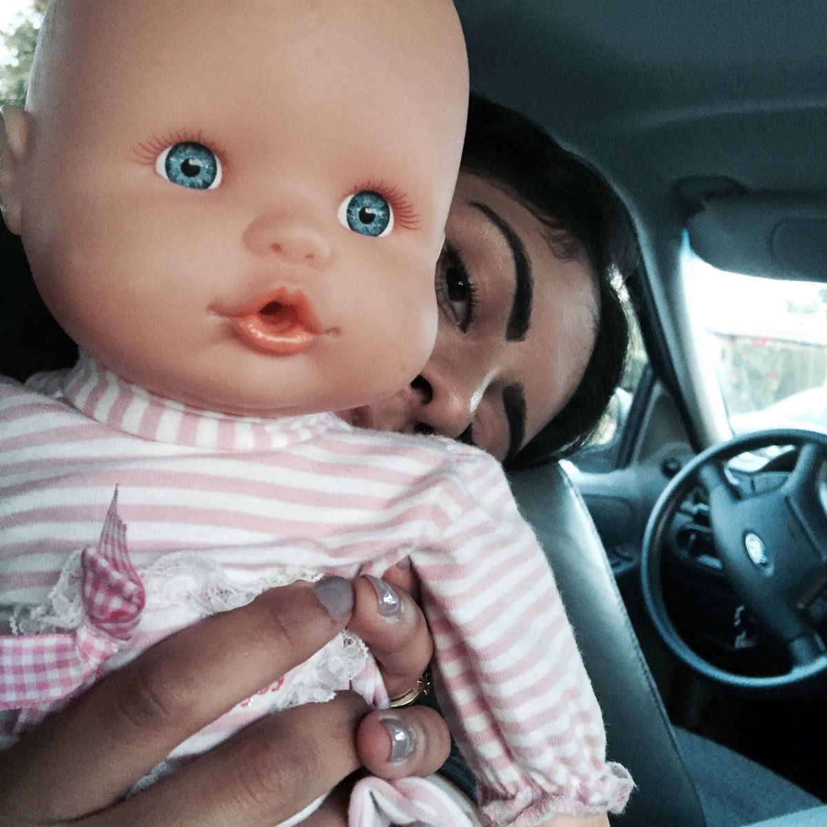 ChavezAraceli3's tweet photo. A sort of adult holding a baby. https://t.co/M65Yn6ubyL