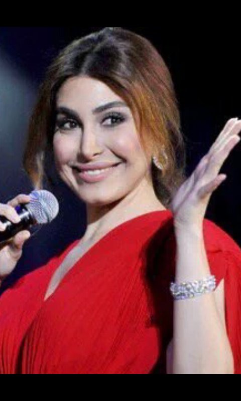 طالعو كيف تعابير وجهها كييياته 😢☹ وربي تنأكل ذي الانسانه 😭😩💜💜💜💜.
#YaraInMawazine