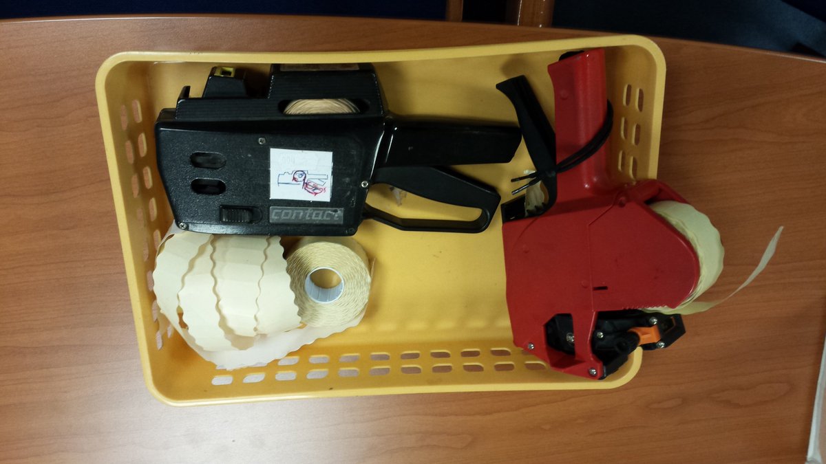 Nu in onze spullenbank: twee taggers om prijskaartjes te maken. Altijd handig ;-) edeseuitdaging.nl/vraagaanbod/pr…