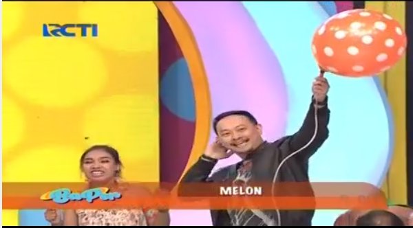 Hayo Verdie bingung nih buah apa lagi ya yg luarnya hijau haha #BaperLoveUs