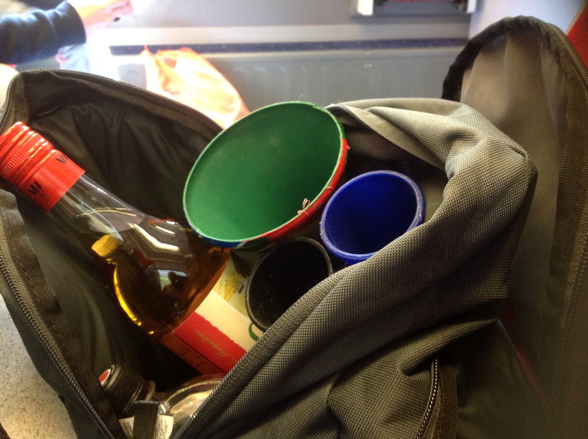 KingOfBacchanal's tweet photo. #PC2013 #OTD 2013:🎵if Im falling down,down,down-its not me who's falling,it's because I drink too much alcohol🎵 #TBT https://t.co/OYVVbCVZqF