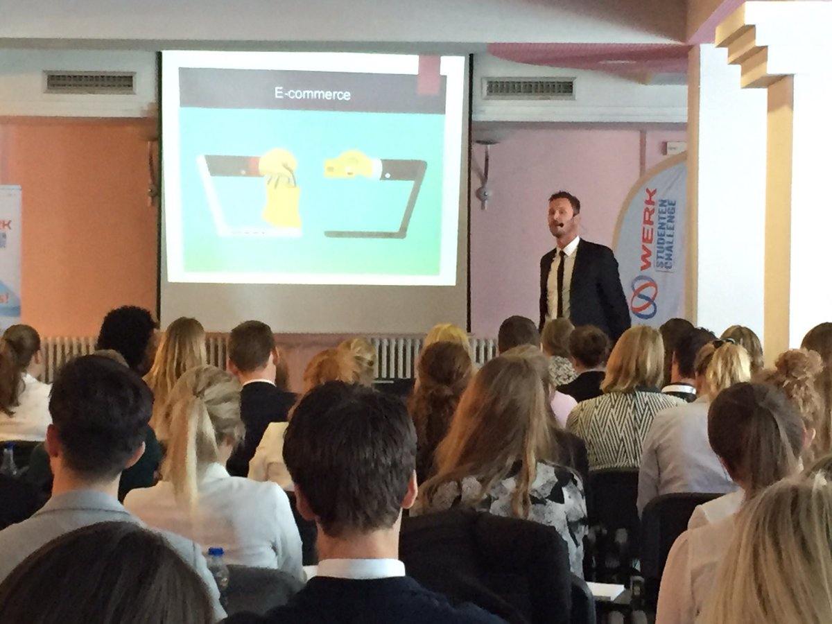 mclvanleeuwen's tweet photo. @reiskundig Bart Epskamp over veranderend consumentengedrag &amp; tips voor #rsc16 studenten over arbeidsmarktkansen! https://t.co/ClHDJYvCT6