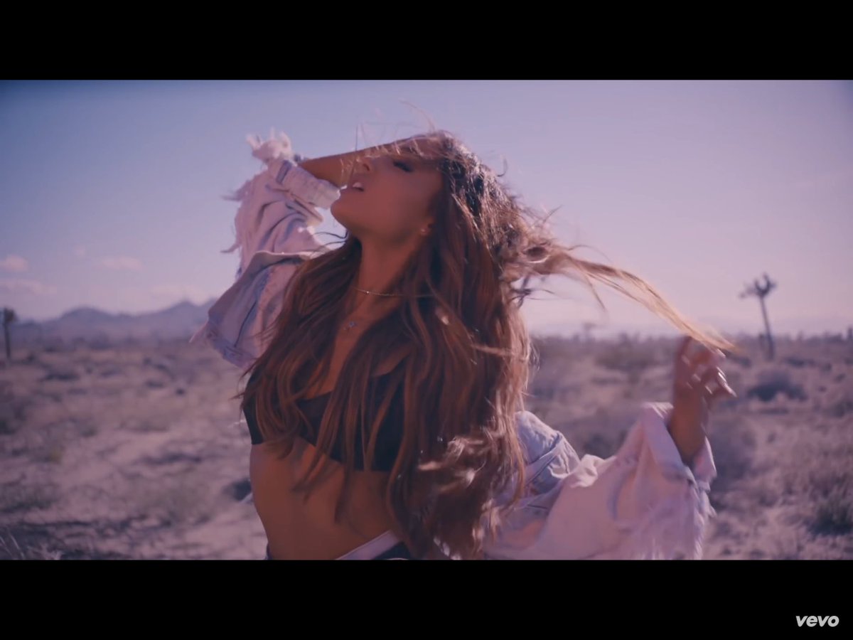 pxculiarities's tweet photo. @pxculiarities #IntoYouMusicVideo https://t.co/ftRcfepO0Z