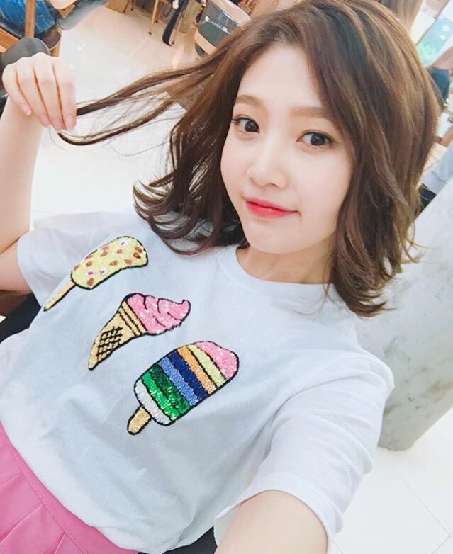 r on twitter selca queen indeed kim yerim is shook r on twitter selca queen indeed kim yerim is shook