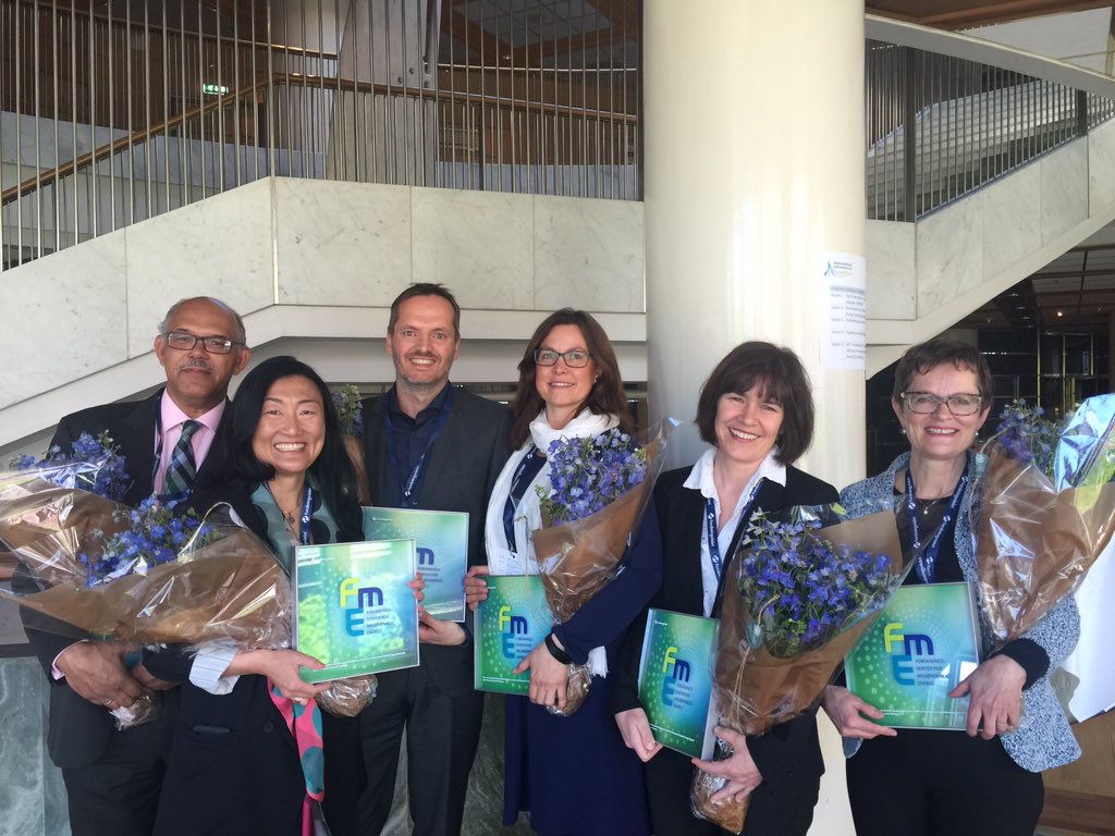 SINTEF's tweet image. Fornøyd gjeng fra @NTNU og @SINTEF skal bygge forskningslandslag i miljøvennlig energi @forskningsradet #Energi16