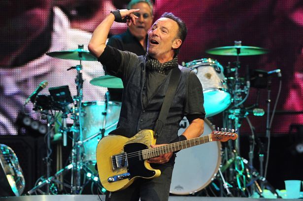 Bruce Springsteen took to the stage last night at The Etihad. <a href="/GarethTidman/">GarethTidmanMEN</a> enjoyed himself. manchestereveningnews.co.uk/whats-on/music…