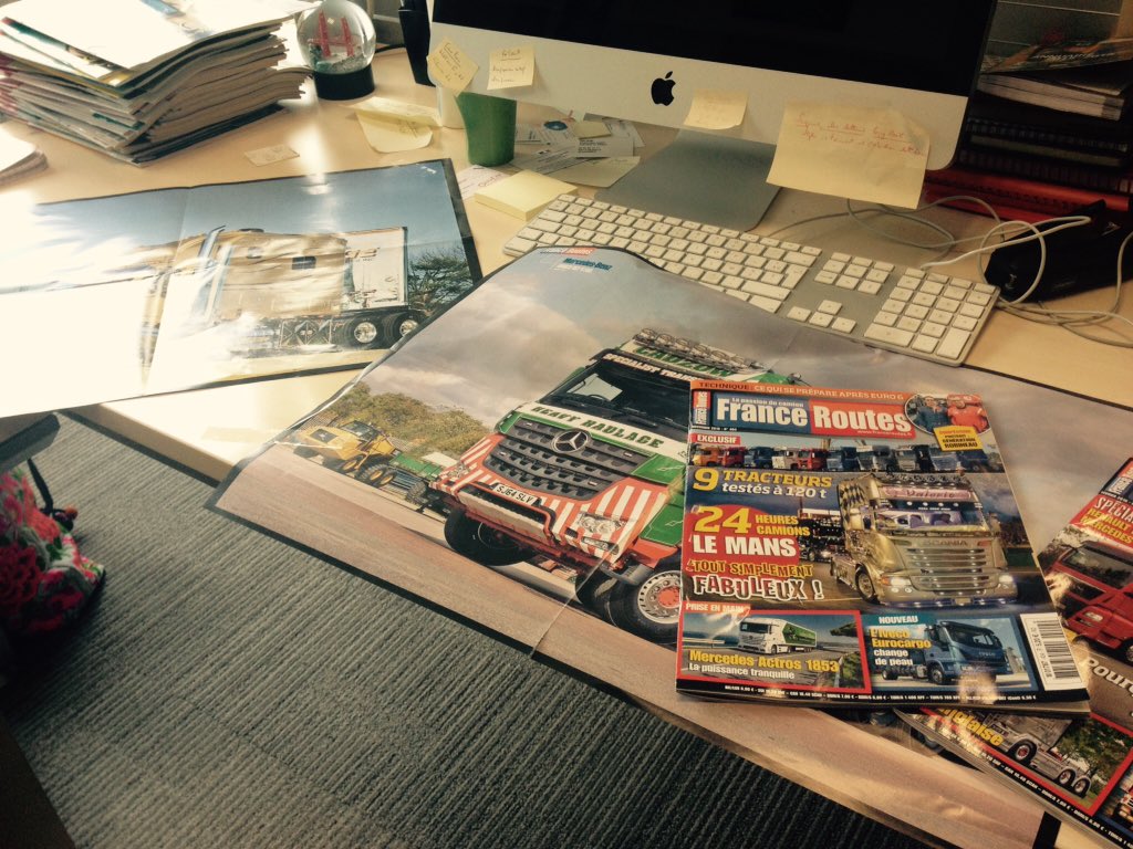 emmasouffi's tweet photo. Mes collegues ont décidé de refaire la déco de mon bureau... Spéciale dédicace à @FranceRoutes ! #LSMTeam https://t.co/bARSEXnirc
