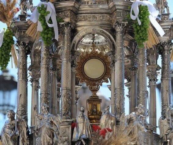Sentenyesperanz's tweet photo. ¡Alabado sea Jesús Sacramentado!                             Feliz día del Corpus Christi. https://t.co/peqgiKkBCP