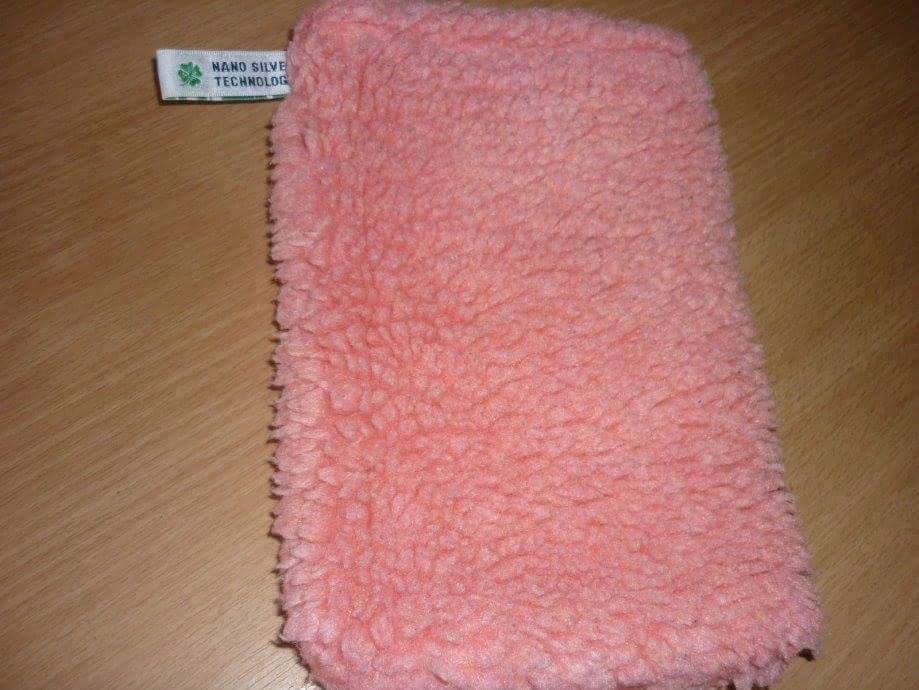 raypathraypath's tweet image. ***RAYPATH RUŽIČASTA RUKAVICA***
Izrađena je od materijala koji veže  prašinu na sebe te se ona zadržava u vlaknima.