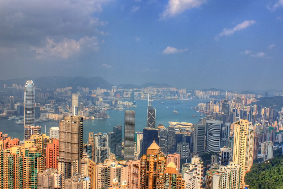 CoconutsHK's tweet photo. Billionaire Boys Club: Hong Kong's 10 wealthiest men are worth 35% of the city's GDP https://t.co/bLNe192aLE https://t.co/rRvXkrnyM3