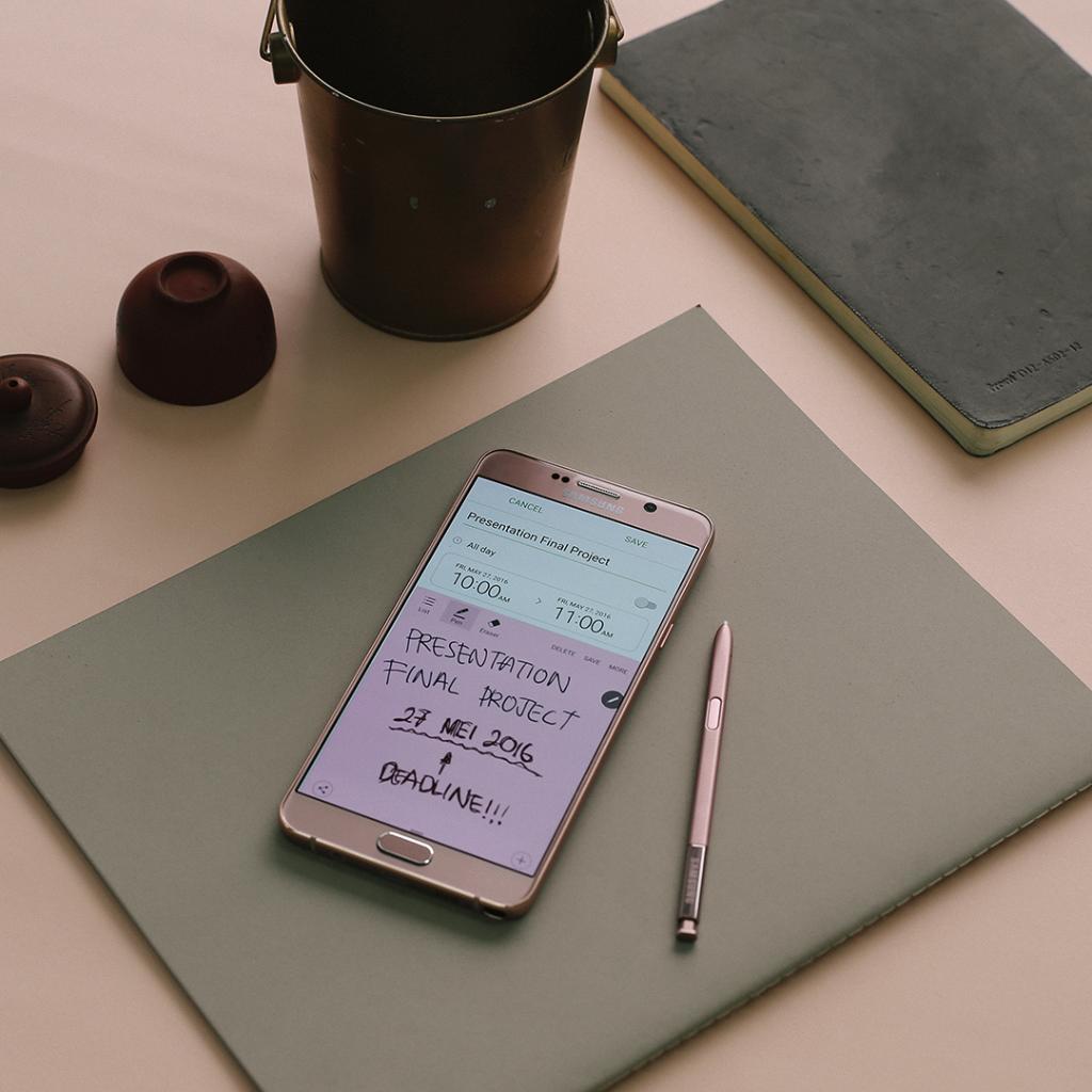 samsungID's tweet photo. Ketahui deadline pekerjaan lebih awal dengan Galaxy Note5 agar dapat kamu kerjakan secara maksimal. #StartWithNote5 https://t.co/oW6HiHLUlU
