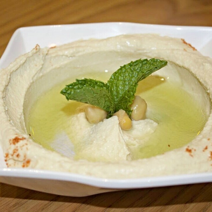 MutabalOfficial's tweet image. ما يحلا الاكل الا بحمص #متبل 
لازم تجربه حاتحبه!  
It's a must try !