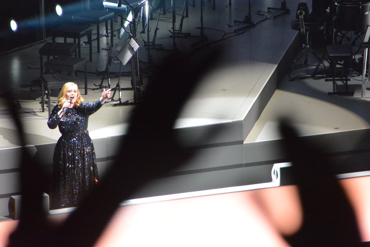 JoseTorga's tweet photo. Gracias a mi super #NikonD5200 puedo tener recuerdos como estos de la gran @adele y su conciertazo en #AdeleBcn 🙌🏻 https://t.co/7DDiiBS4hn
