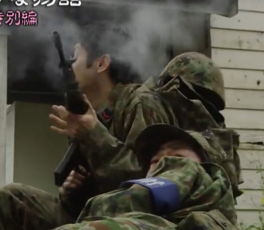 Jsdf64 新鮮直売所 Ar Twitter 5月28日放送の世にも奇妙な物語 16 春の特別編 通いの軍隊 予告編より 政府軍は明らかに自衛隊 な訳ですが 結構小物に拘ってますね 高機動車がいると言う事は まさか協力してるんでしょうか