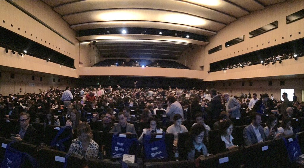 ESICBarcelona's tweet photo. El @palaucongcat lleno! #HEMESIC gracias!! https://t.co/WFePMbToei