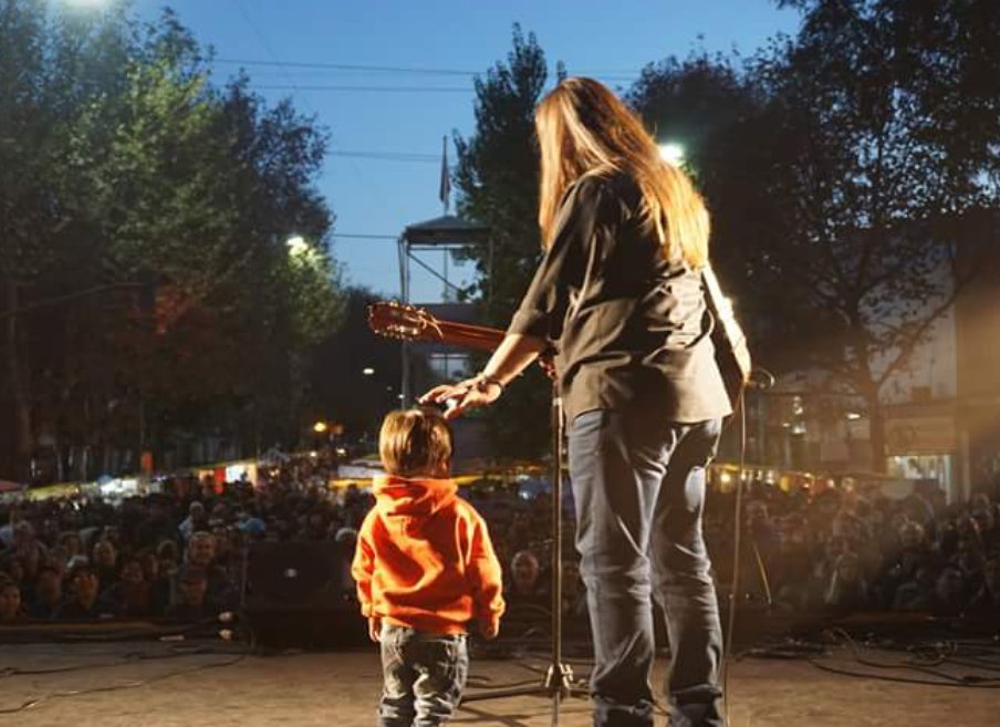 arolfomencho2's tweet photo. maravilloso dia de la patria rn mataderos con mi hijo francisco arolfo...@MiFolkloreArg @cvivausach https://t.co/ANNy5KSukn