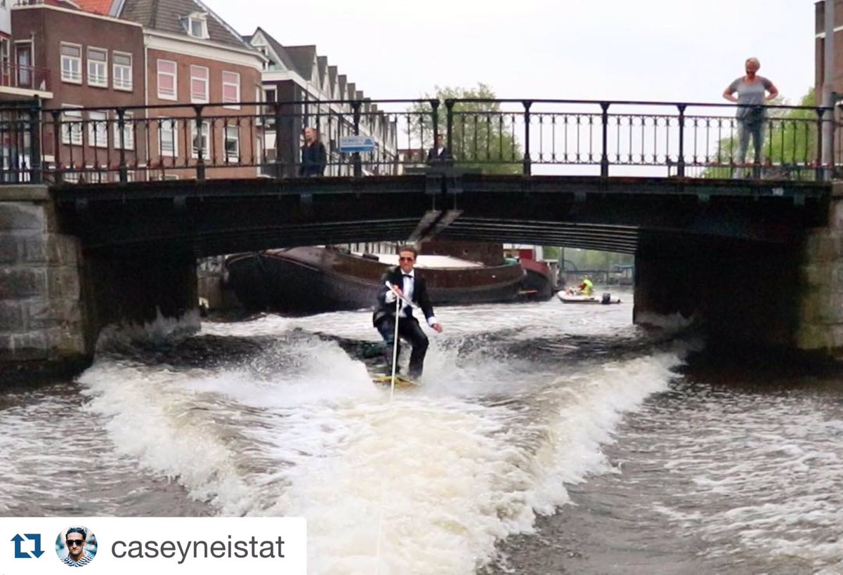 Wereldberoemde vlogger @CaseyNeistat wakeboardde vandaag over de A'damse kanalen. Vanavond de eerste beelden! #RTLLN