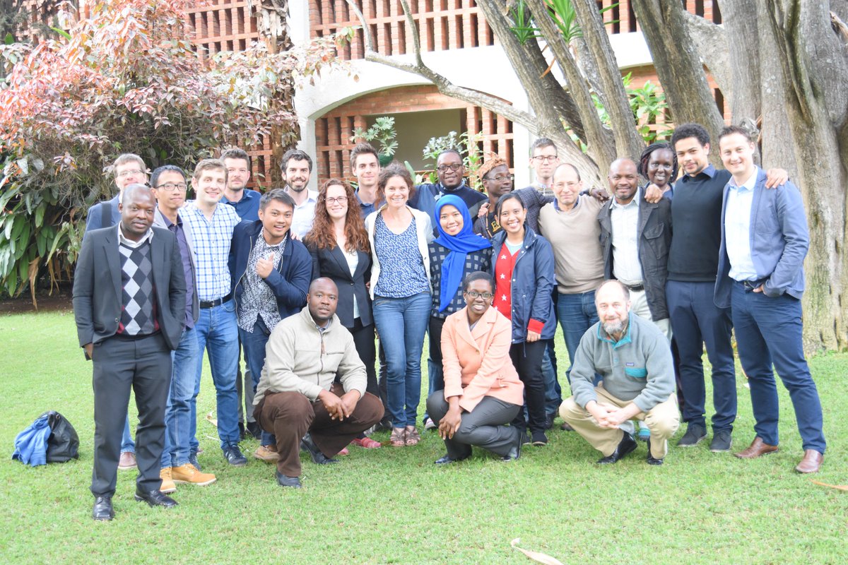 Here's team #PWYPOpenData @ Data Extractors workshop in Harare! <a href="/ElisaPeter/">Elisa Peter</a> @jedmiller <a href="/AntnRueh/">Anton Rühling</a> <a href="/iniandra/">Andra</a>