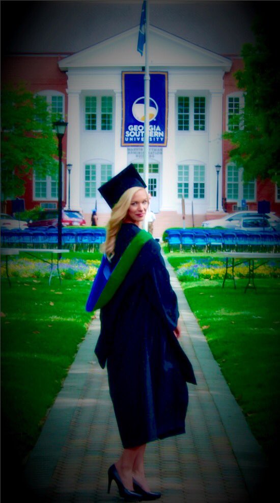 JenniferADewey's tweet photo. #choosesouthern #GSGrad 💙🎓 https://t.co/q46o4ik9Ct