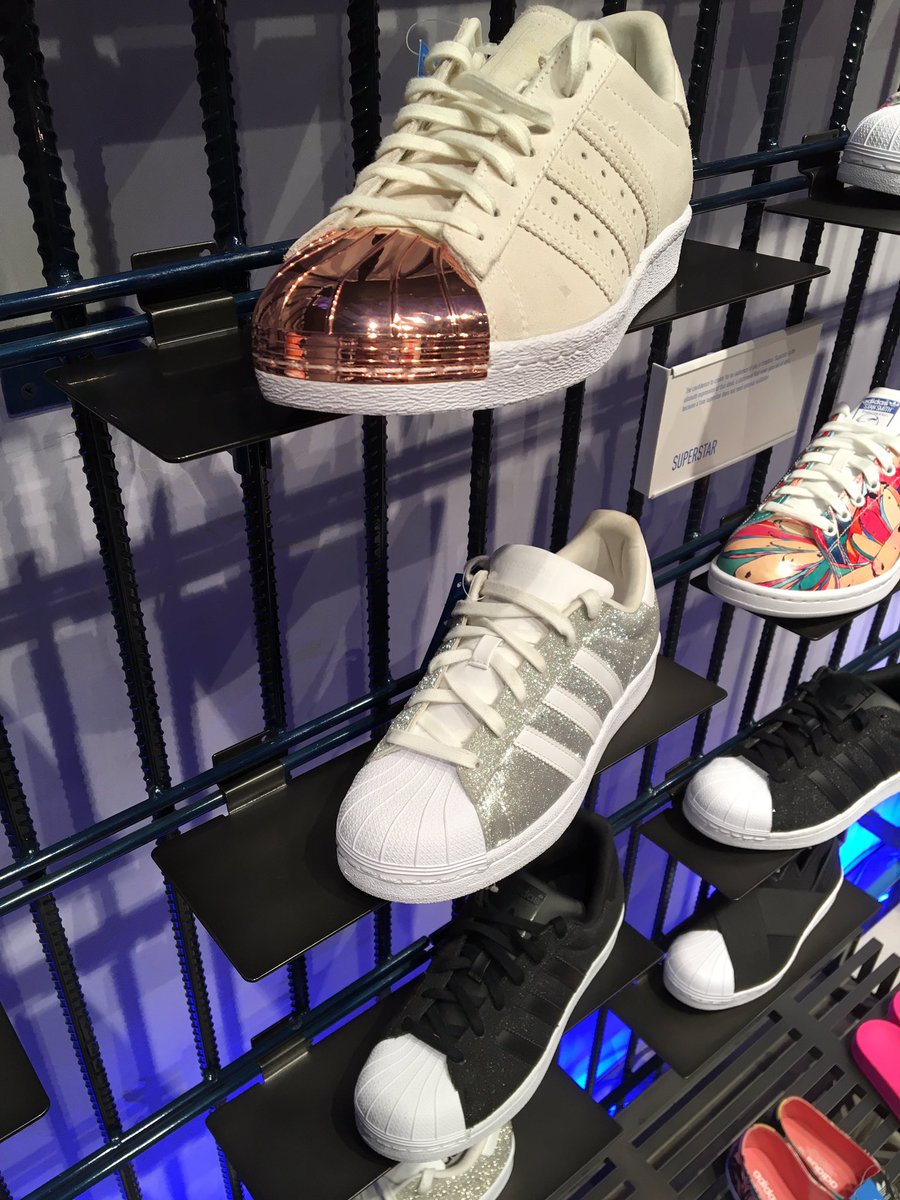 stylelookup's tweet photo. #Bling is #in @adidas #SuperSexy @VRBengaluru #trendSpotting #letsSpreadStyle https://t.co/pfqdZD0N0C
