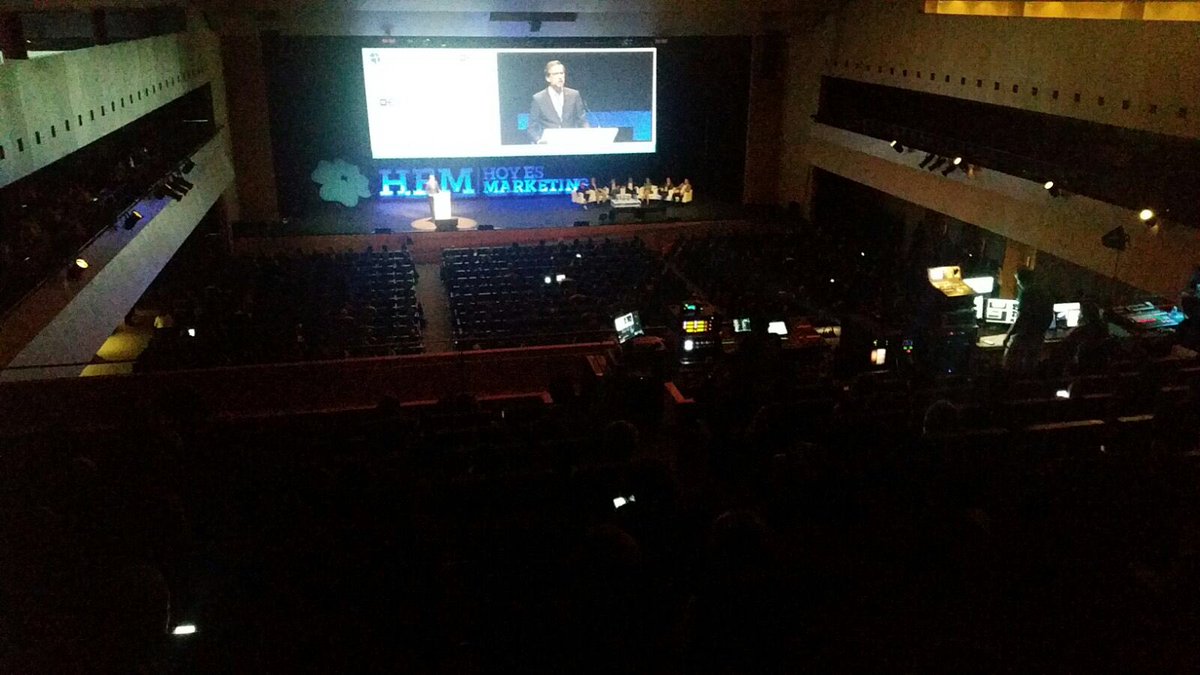 ESIC_University's tweet photo. Las empresas deben tener tiempo para escuchar, interpretar y reflexionar lo que dice cliente @eduardpratsc #HEMESIC https://t.co/3CGOiXZfXS