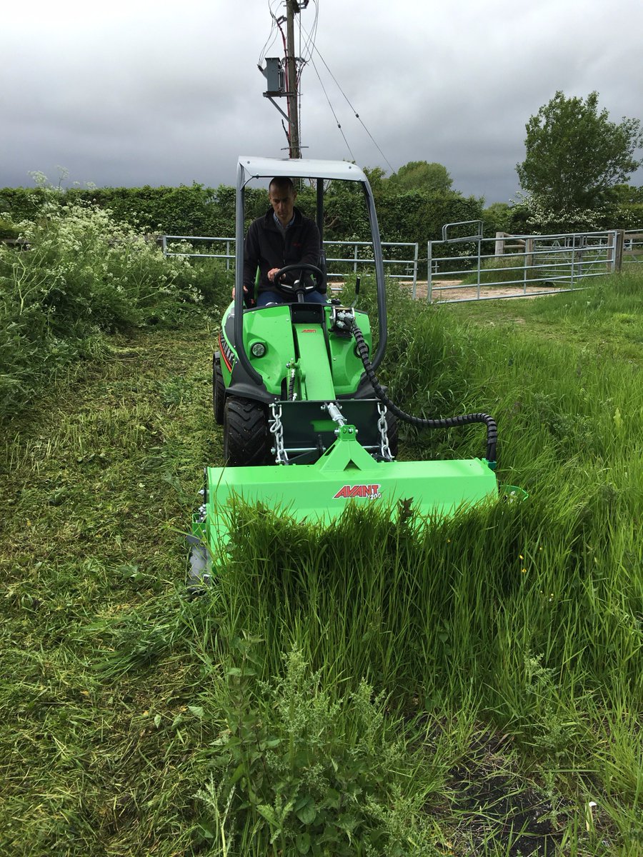 OUT WITH <a href="/AvantTecnoUK/">Avant Tecno UK</a> DEMONSTRATOR. AVANT 225 COMPLETE WITH 1.2M FLAIL MOWER. CUTTING THROUGH SERIOUS UNDERGROWTH!!